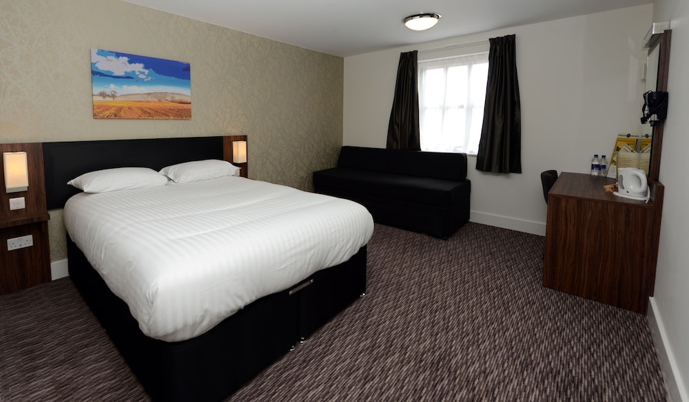 Fallow Field, Telford by Marston's Inns - Tap to explore photos