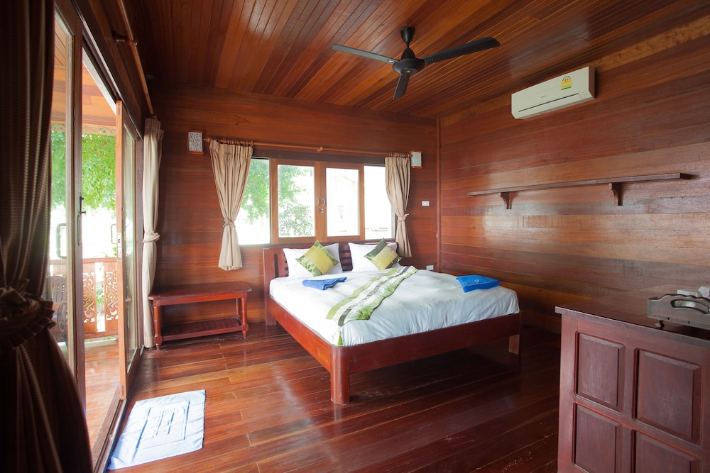 Koh Tao Regal Resort - Tap to explore photos