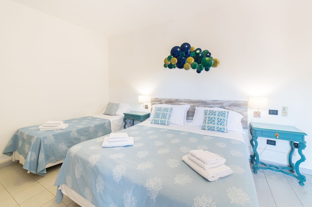Hotel Villino Gallodoro - Tap to explore photos