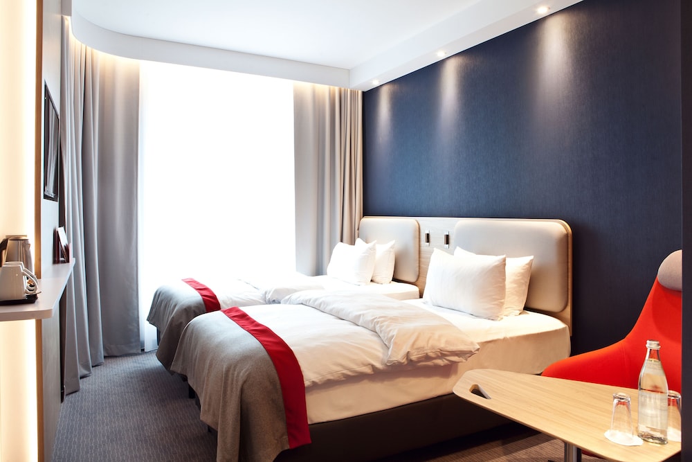 Holiday Inn Express Oberhausen - Tap to explore photos