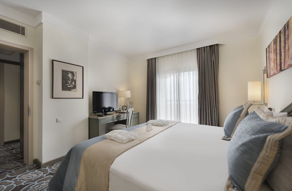 Xanadu Resort Hotel - High Class - Tap to explore photos