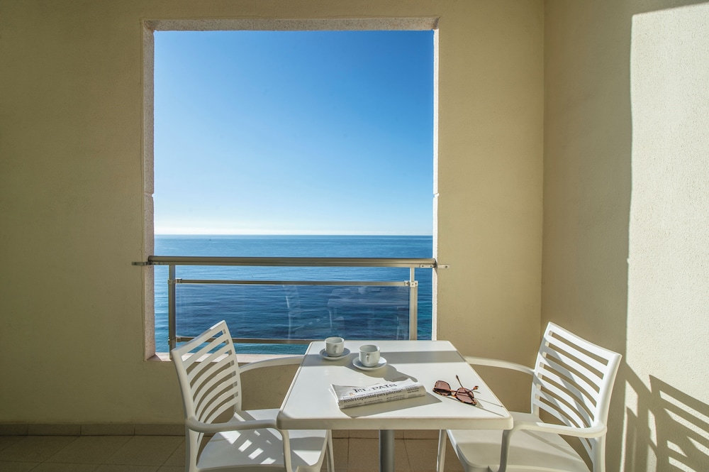 Hotel Bahía Calpe by Pierre & Vacances - Tap to explore photos