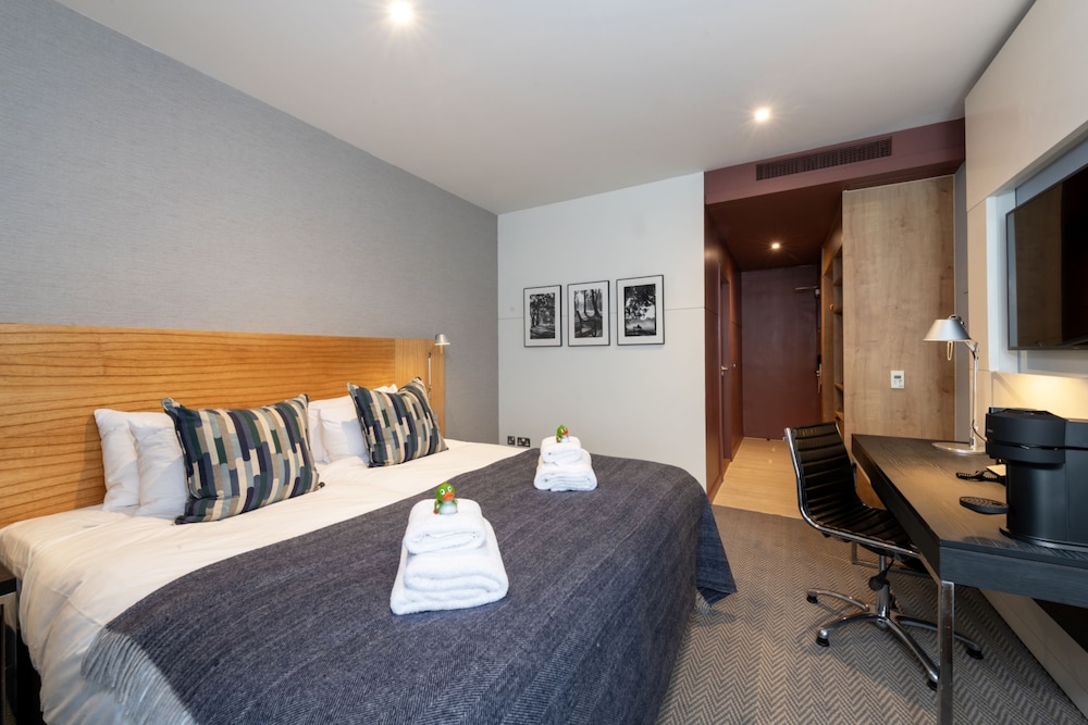Apex City of Edinburgh Hotel - Tap to explore photos