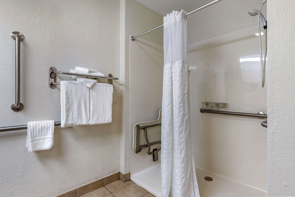 Comfort Inn Okemos - East Lansing - Tap to explore photos