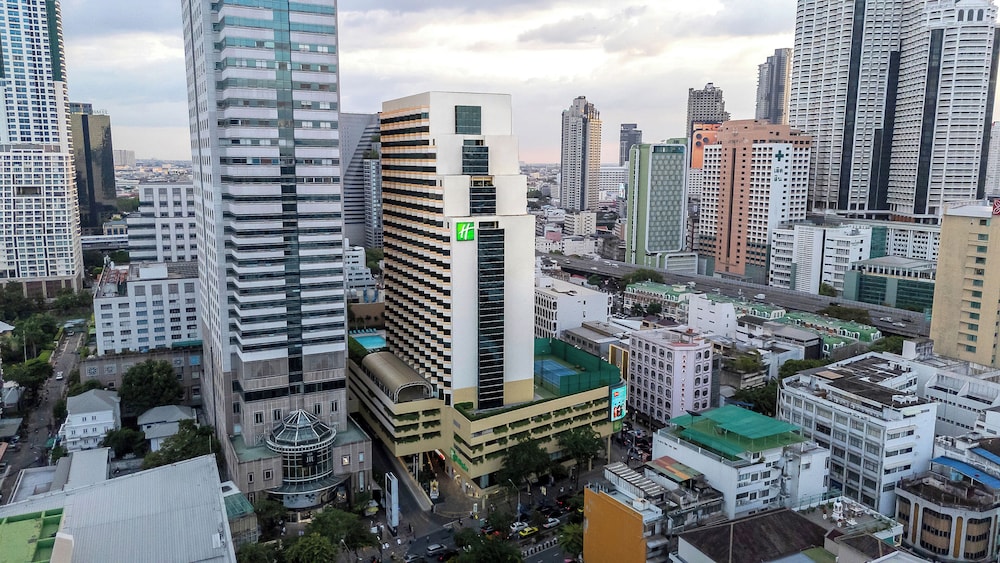 Holiday Inn Bangkok Silom - Tap to explore photos