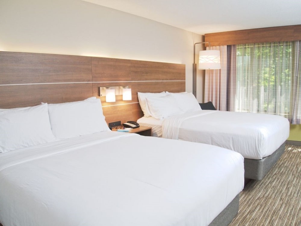 Holiday Inn Express SOUTH BURLINGTON - Tap to explore photos