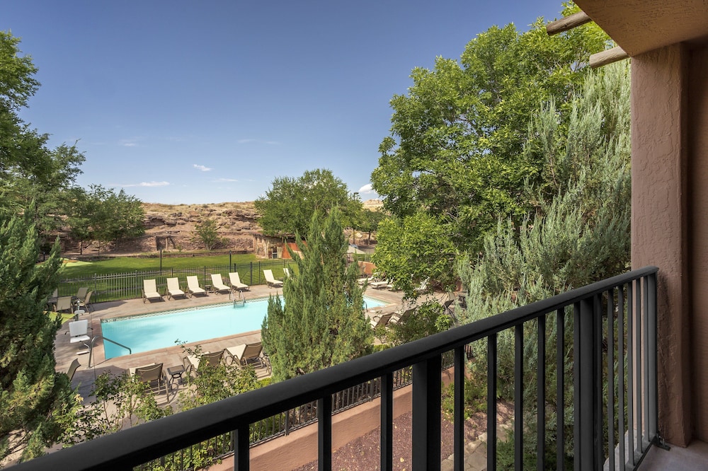 Holiday Inn Canyon De Chelly by IHG - Tap to explore photos