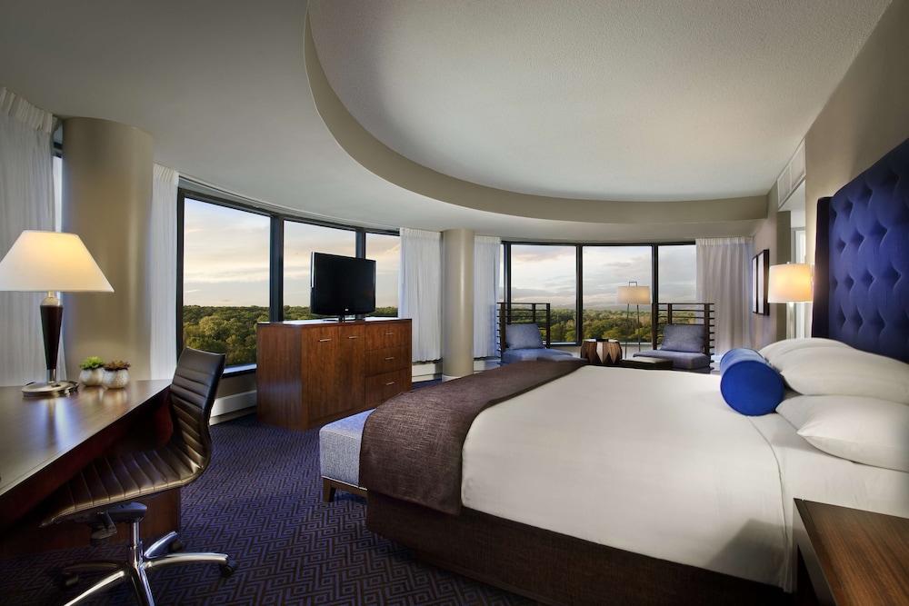 Hyatt Regency Lisle near Naperville - Tap to explore photos