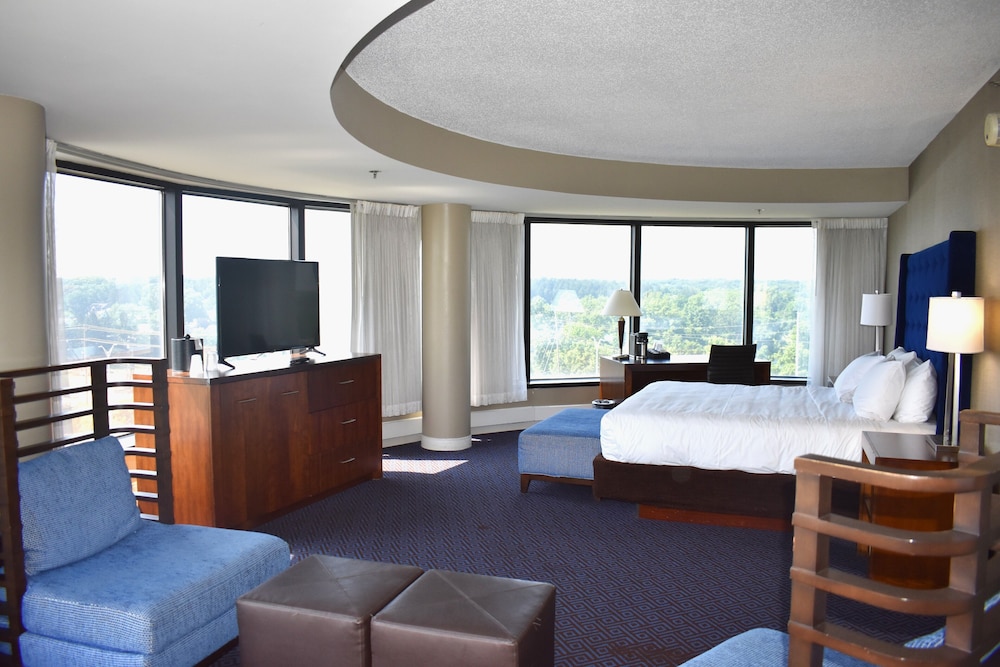 Hyatt Regency Lisle near Naperville - Tap to explore photos
