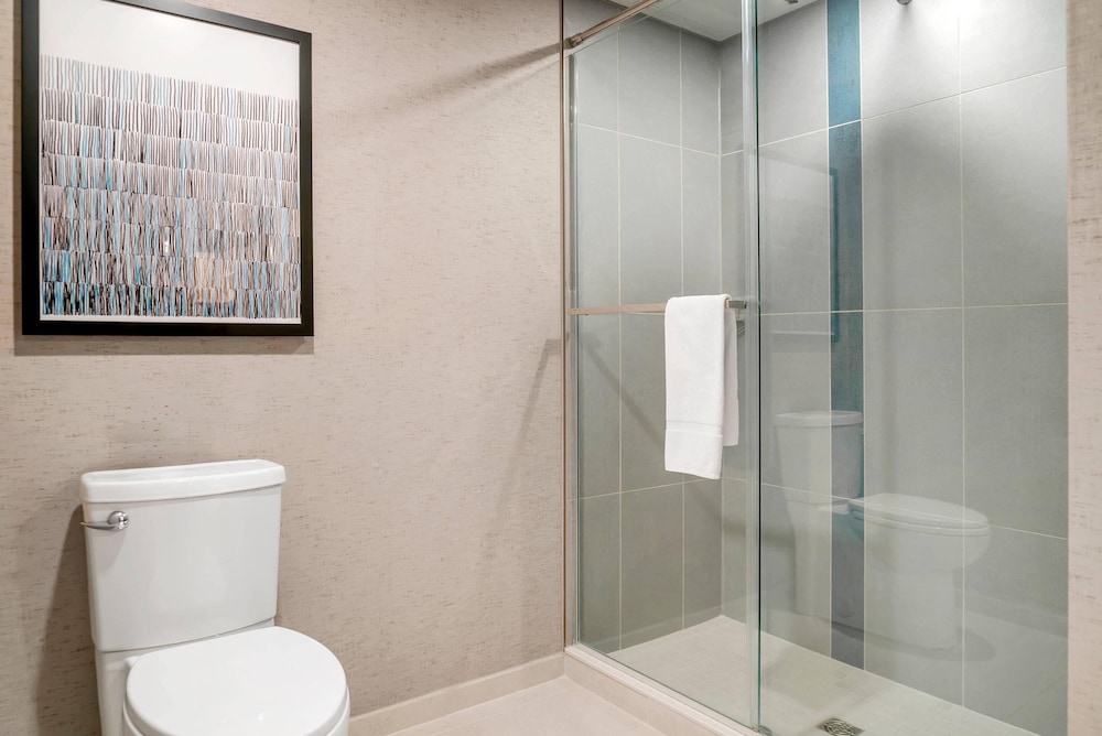 Radisson Plaza Hotel at Kalamazoo Center - Tap to explore photos